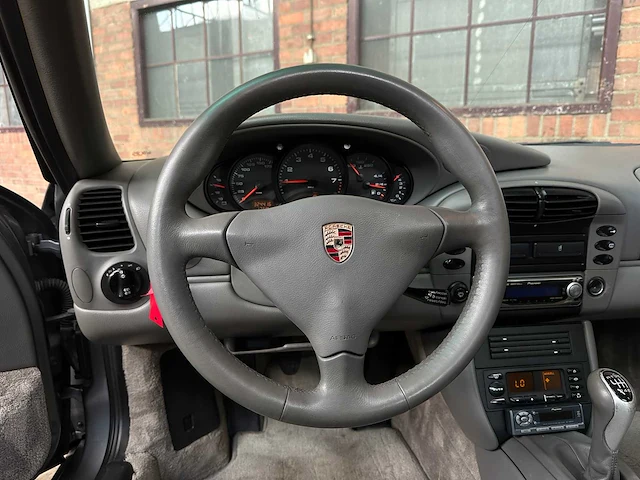Porsche 911 996 carrera coupe 3.4 handgeschakeld 300pk 2000 -youngtimer- - afbeelding 13 van  36