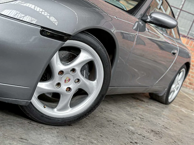 Porsche 911 996 carrera coupe 3.4 handgeschakeld 300pk 2000 -youngtimer- - afbeelding 31 van  36