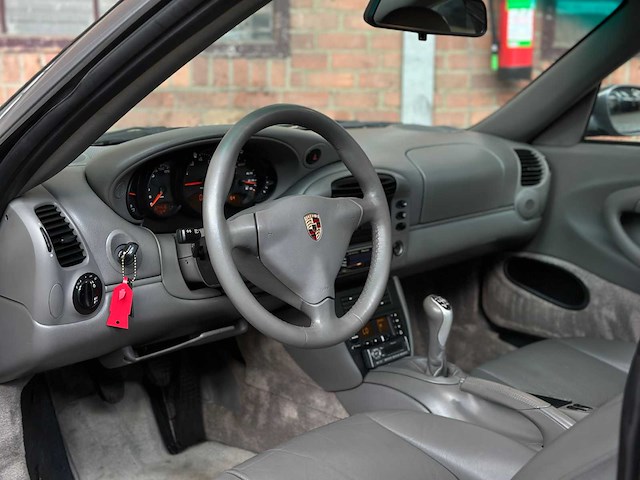 Porsche 911 996 carrera coupe 3.4 handgeschakeld 300pk 2000 -youngtimer- - afbeelding 11 van  36