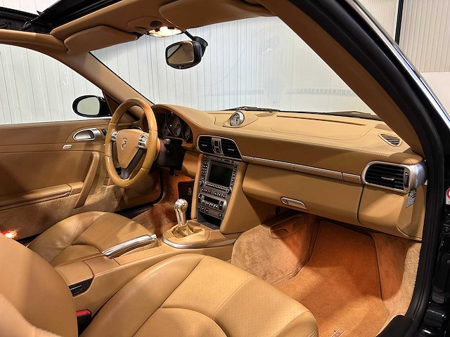 Porsche 911 997 carrera 4s targa 355pk 3.8 handgeschakeld duits kenteken - afbeelding 4 van  38