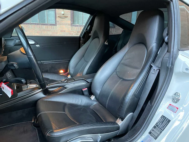 Porsche 911 997 coupé 3.6 325pk 2005 youngtimer - afbeelding 26 van  38