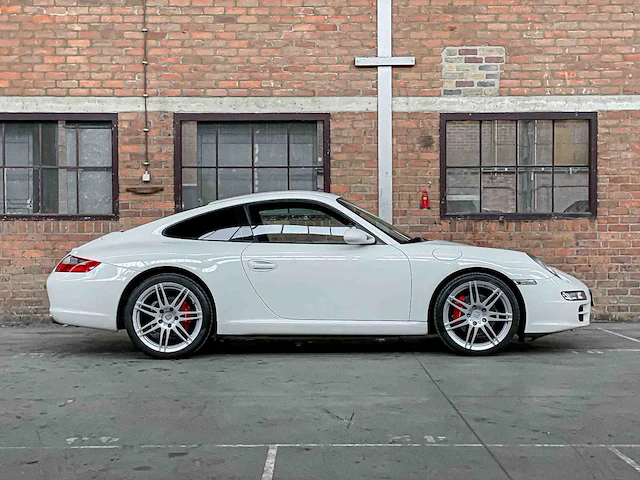 Porsche 911 997 coupé 3.6 325pk 2005 youngtimer - afbeelding 36 van  38