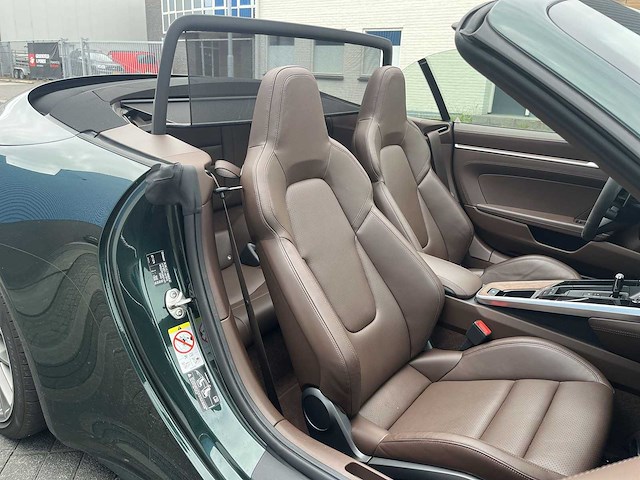 Porsche 911 cabrio 3.0 carrera s | forest green | 2020 | 00-35-25 - afbeelding 24 van  26