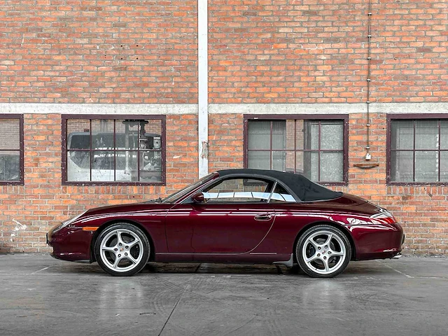 Porsche 911 cabriolet 996 carrera 3.6 320pk 2004 youngtimer - afbeelding 7 van  33