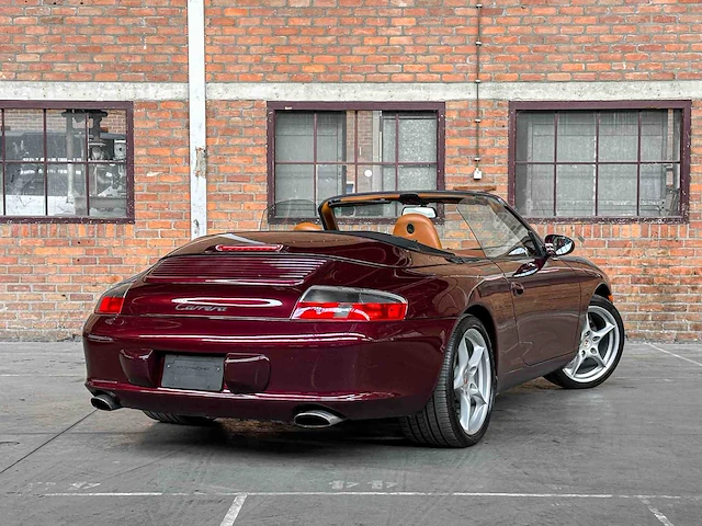 Porsche 911 cabriolet 996 carrera 3.6 320pk 2004 youngtimer - afbeelding 32 van  33