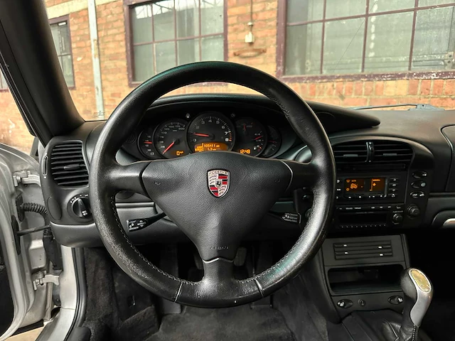 Porsche 911 cabriolet carrera 3.6 996 320p 2003 youngtimer handgeschakeld - afbeelding 11 van  40