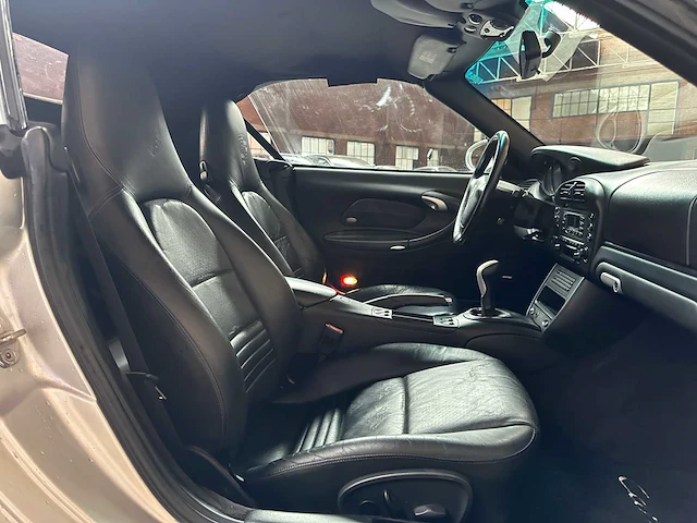 Porsche 911 cabriolet carrera 3.6 996 320p 2003 youngtimer handgeschakeld - afbeelding 30 van  40