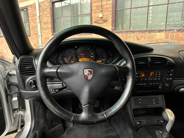 Porsche 911 cabriolet carrera 3.6 996 320p 2003 youngtimer handgeschakeld - afbeelding 11 van  40