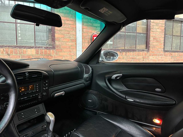 Porsche 911 cabriolet carrera 3.6 996 320p 2003 youngtimer handgeschakeld - afbeelding 13 van  40
