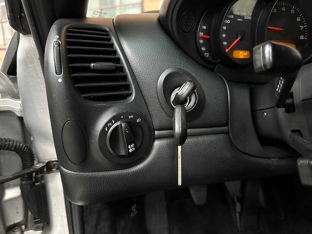 Porsche 911 cabriolet carrera 3.6 996 320p 2003 youngtimer handgeschakeld - afbeelding 14 van  40