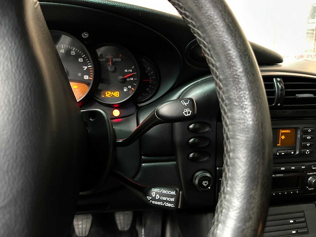 Porsche 911 cabriolet carrera 3.6 996 320p 2003 youngtimer handgeschakeld - afbeelding 16 van  40