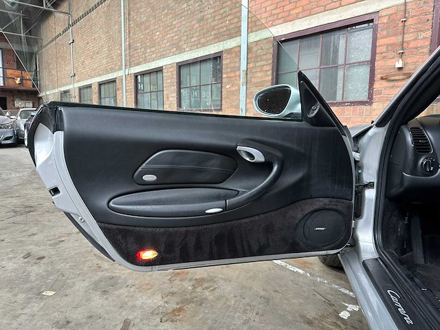 Porsche 911 cabriolet carrera 3.6 996 320p 2003 youngtimer handgeschakeld - afbeelding 21 van  40