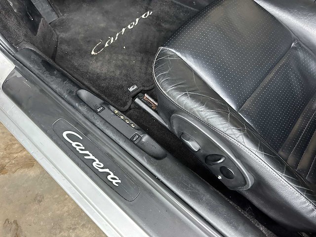 Porsche 911 cabriolet carrera 3.6 996 320p 2003 youngtimer handgeschakeld - afbeelding 24 van  40