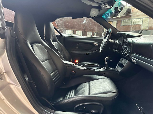 Porsche 911 cabriolet carrera 3.6 996 320p 2003 youngtimer handgeschakeld - afbeelding 30 van  40