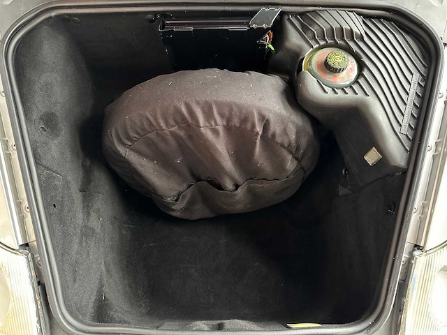 Porsche 911 cabriolet carrera 3.6 996 320p 2003 youngtimer handgeschakeld - afbeelding 33 van  40