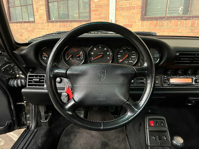 Porsche 911 carrera 4 993 coupe (manual) 272pk 1995 youngtimer - afbeelding 16 van  44