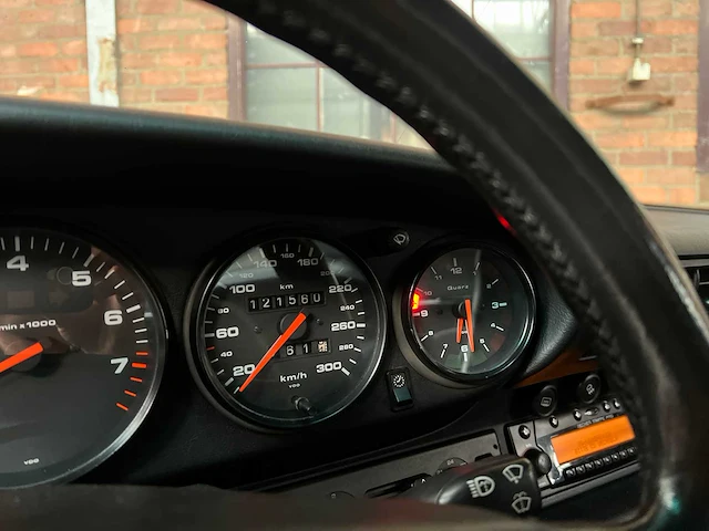 Porsche 911 carrera 4 993 coupe (manual) 272pk 1995 youngtimer - afbeelding 24 van  44