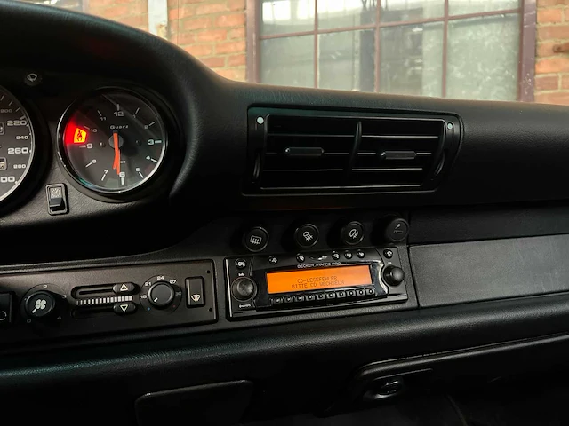 Porsche 911 carrera 4 993 coupe (manual) 272pk 1995 youngtimer - afbeelding 26 van  44