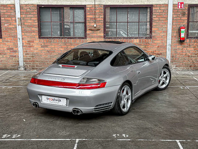 Porsche 911 carrera 4s 996 (handgeschakeld) 320pk 2004 youngtimer - afbeelding 10 van  36