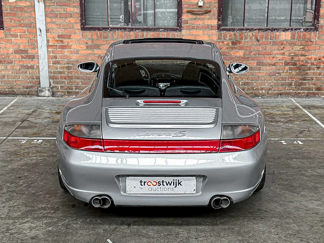 Porsche 911 carrera 4s 996 (handgeschakeld) 320pk 2004 youngtimer - afbeelding 13 van  36