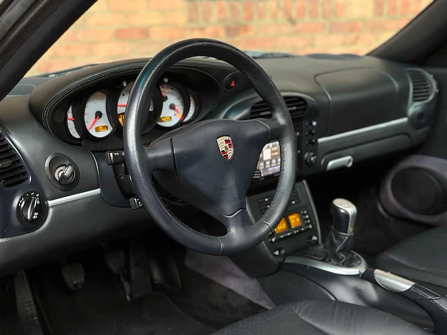Porsche 911 carrera 4s 996 (handgeschakeld) 320pk 2004 youngtimer - afbeelding 18 van  36