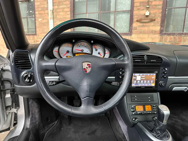 Porsche 911 carrera 4s 996 (handgeschakeld) 320pk 2004 youngtimer - afbeelding 19 van  36