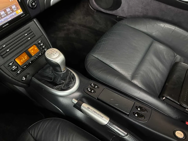Porsche 911 carrera 4s 996 (handgeschakeld) 320pk 2004 youngtimer - afbeelding 25 van  36