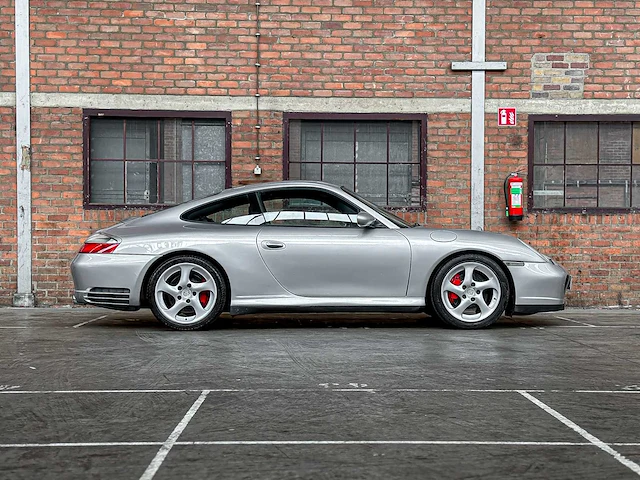 Porsche 911 carrera 4s 996 (handgeschakeld) 320pk 2004 youngtimer - afbeelding 8 van  36
