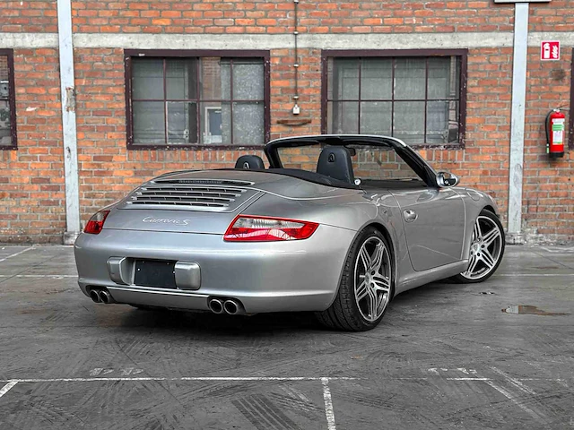 Porsche 911 carrera s cabriolet 3.8 997 (manual) 355pk 2006 youngtimer - afbeelding 12 van  39