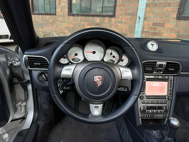 Porsche 911 carrera s cabriolet 3.8 997 (manual) 355pk 2006 youngtimer - afbeelding 21 van  39