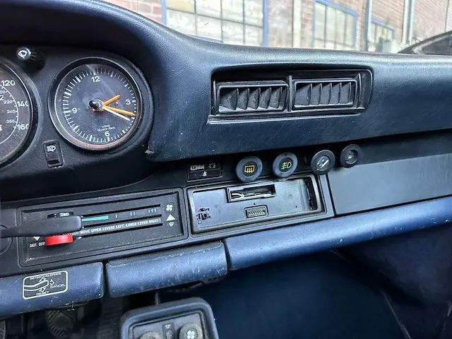 Porsche 911 targa 207pk 1985 -youngtimer- - afbeelding 13 van  27