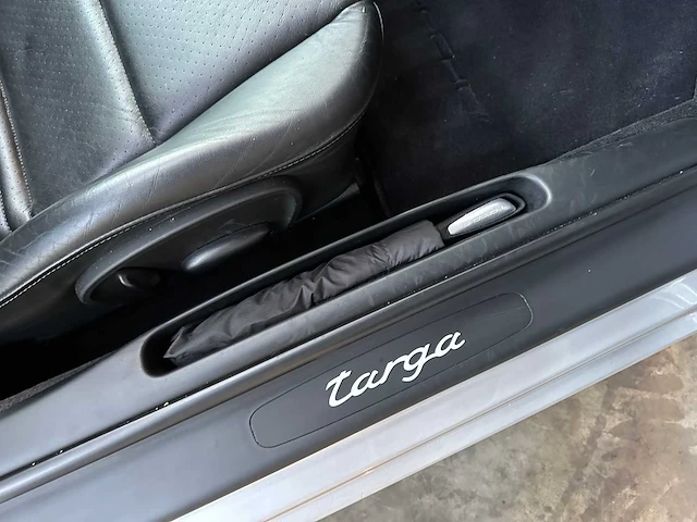 Porsche 911 targa 996 3.6 (manual) 320pk 2003 youngtimer - afbeelding 28 van  43