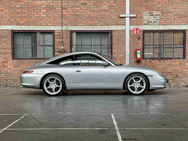 Porsche 911 targa 996 3.6 (manual) 320pk 2003 youngtimer - afbeelding 43 van  43