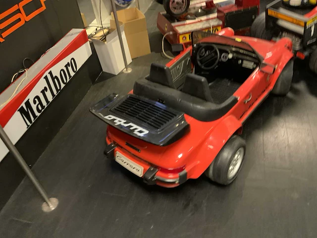 Porsche 911 turbo cabrio elektrische kids car - afbeelding 7 van  11