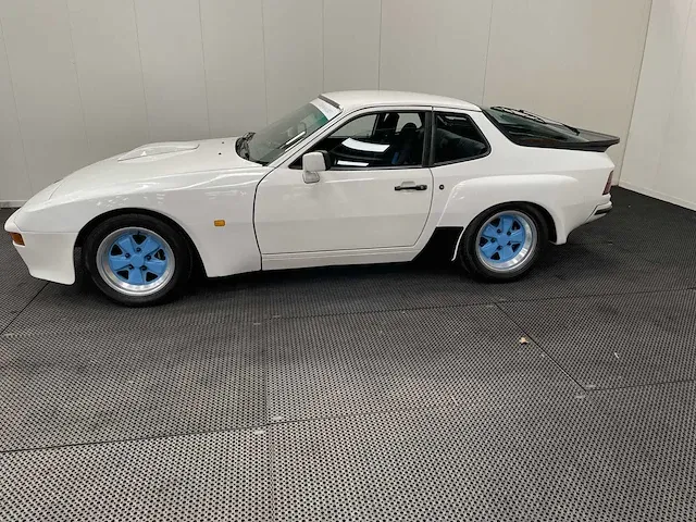 Porsche 924 oldtimer - 1979 - afbeelding 28 van  41