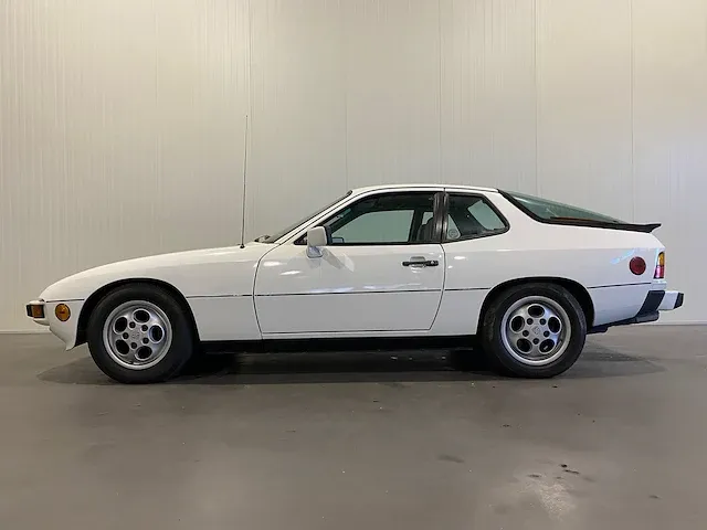 Porsche 924 oldtimer - afbeelding 1 van  14