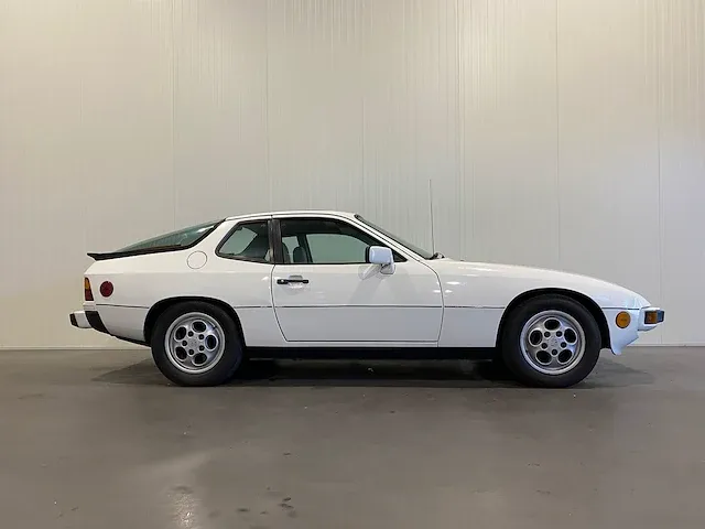 Porsche 924 oldtimer - afbeelding 11 van  14
