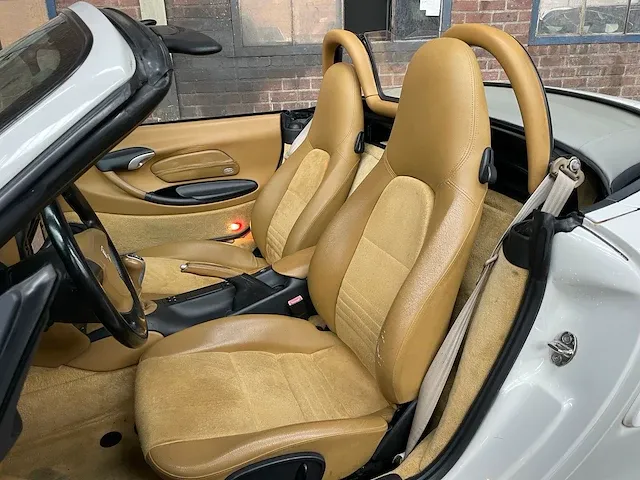 Porsche boxster 986 2.7 -facelift- 228pk 2004 -youngtimer- - afbeelding 26 van  38