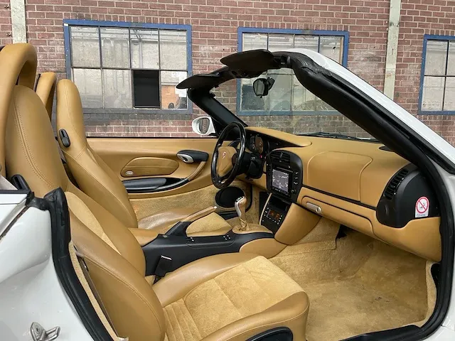 Porsche boxster 986 2.7 -facelift- 228pk 2004 -youngtimer- - afbeelding 27 van  38