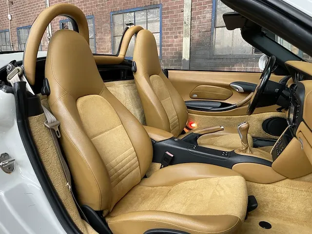 Porsche boxster 986 2.7 -facelift- 228pk 2004 -youngtimer- - afbeelding 28 van  38