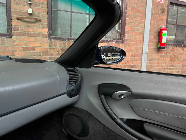 Porsche boxster 986 2.7 220pk 2000 youngtimer - afbeelding 19 van  32