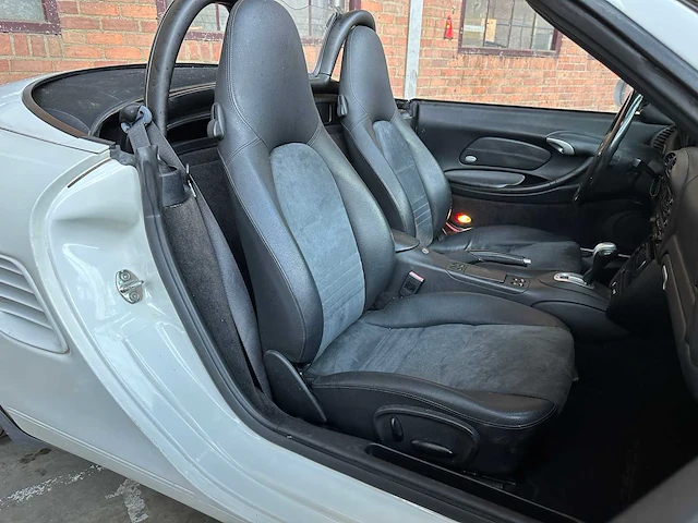 Porsche boxster 986 facelift 2.7 228pk 2003 youngtimer - afbeelding 27 van  36