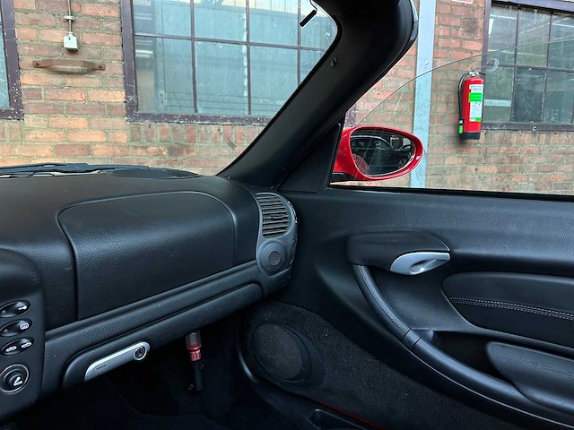 Porsche boxster 986 facelift 2.7 228pk 2004 youngtimer - afbeelding 15 van  28
