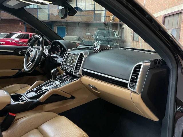 Porsche cayenne 3.6 (facelift) 305pk 2016 - afbeelding 33 van  47