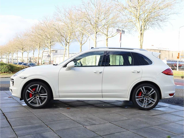 Porsche cayenne 4.8 turbo 500pk automaat 2011, x-741-nb - afbeelding 23 van  33