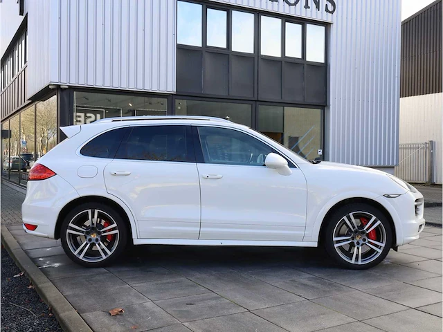 Porsche cayenne 4.8 turbo 500pk automaat 2011, x-741-nb - afbeelding 31 van  33