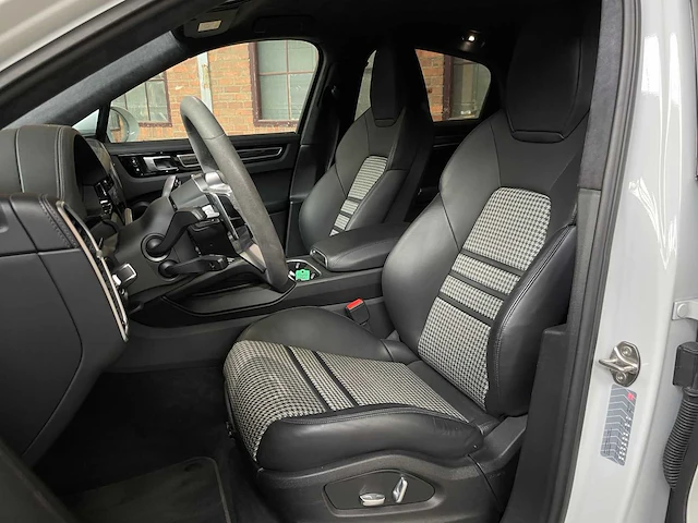 Porsche cayenne coupe 3.0 v6 340pk 2019 (sport chrono & sport design) - afbeelding 46 van  56