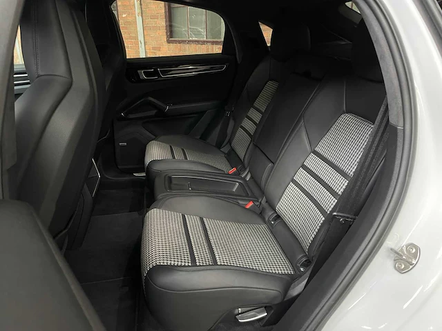 Porsche cayenne coupe 3.0 v6 340pk 2019 (sport chrono & sport design) - afbeelding 47 van  56
