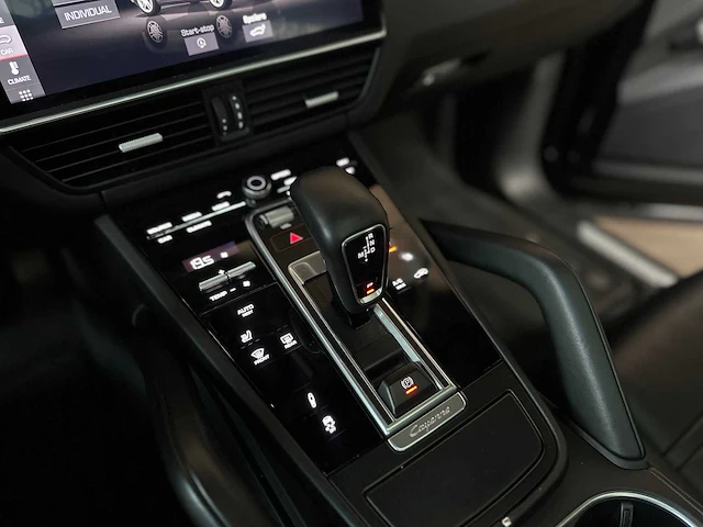 Porsche cayenne coupe 3.0 v6 340pk 2020 (sport design & sport chrono) - afbeelding 24 van  52