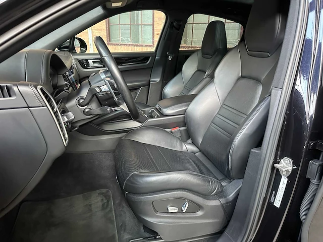 Porsche cayenne coupe 3.0 v6 340pk 2020 (sport design & sport chrono) - afbeelding 41 van  52
